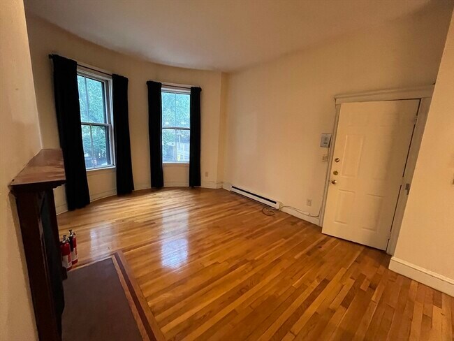 Foto del edificio - 74 E Brookline St