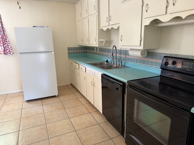 Foto del edificio - Nice 2 Br, 1 Bath house with the major app...