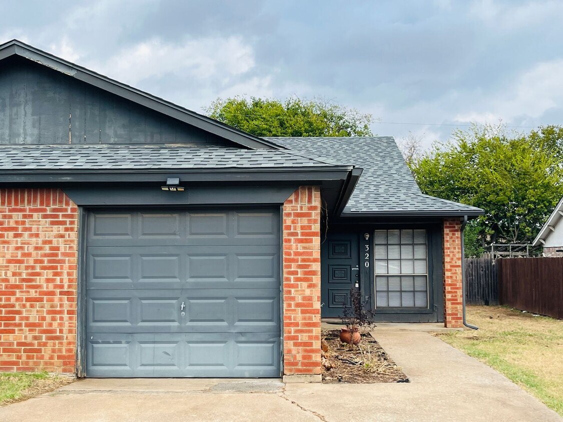 Foto principal - 320 Spring Branch Ln