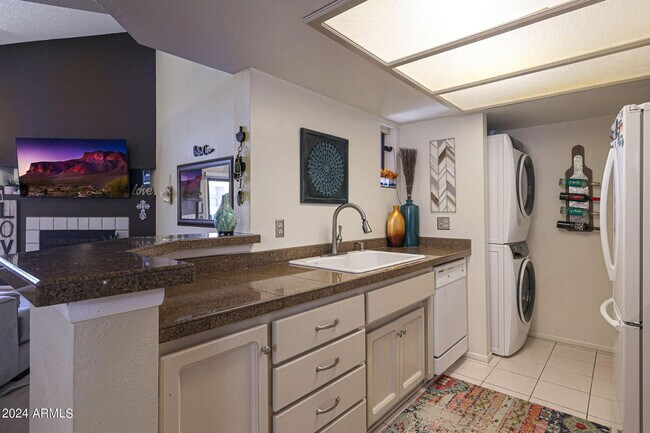 Foto del edificio - 7950 E Starlight Way