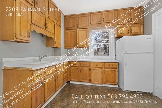 Building Photo - Spacious 3 bedroom 1 bath, duplex, move in...