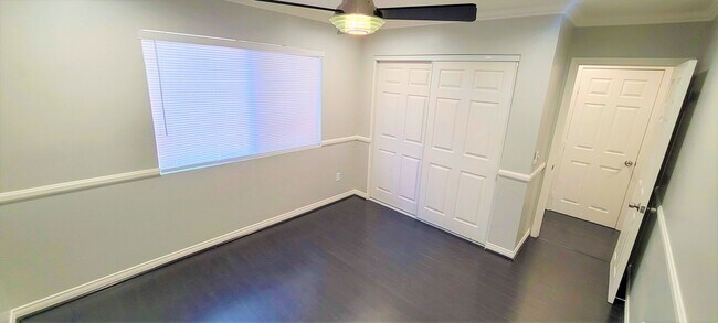 Building Photo - Single Story House in Beautiful Gated Comm...