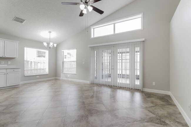 Foto del edificio - 14525 Lisalynne Ct