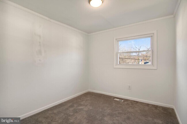 Building Photo - 1647 Hylton Ave