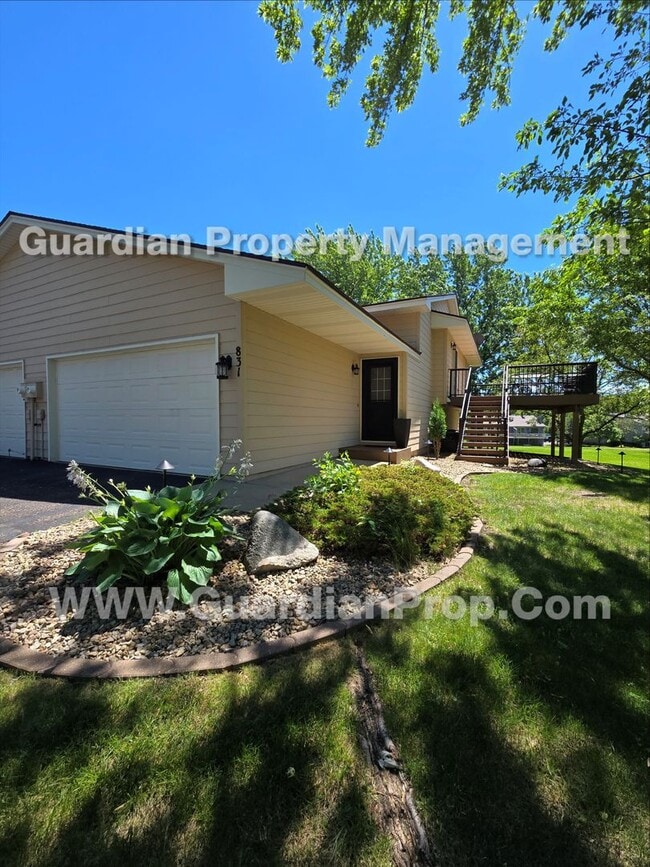 Building Photo - 831 Pontiac Ln