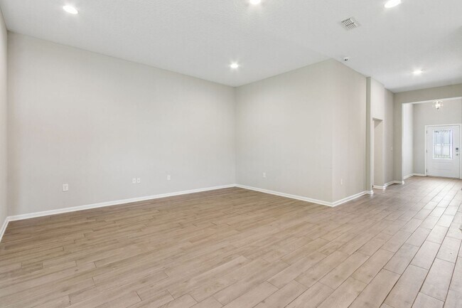 Building Photo - Modern 4BR Home with 3 Full Baths in River Glen | Screened Porch & Resort-Style Amenities