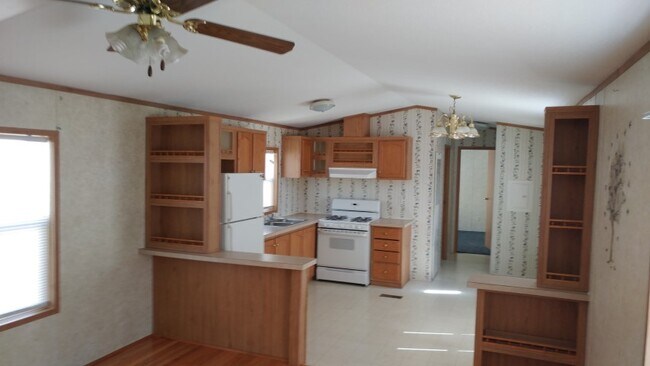 Building Photo - 1664 Fyler Rd