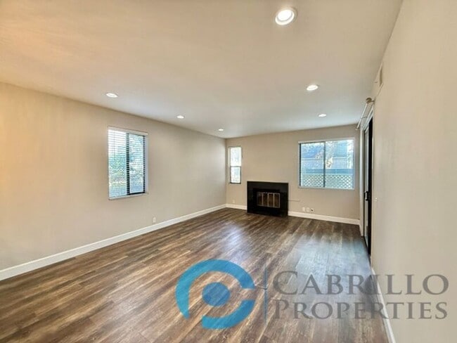 Building Photo - 2236 River Run Dr