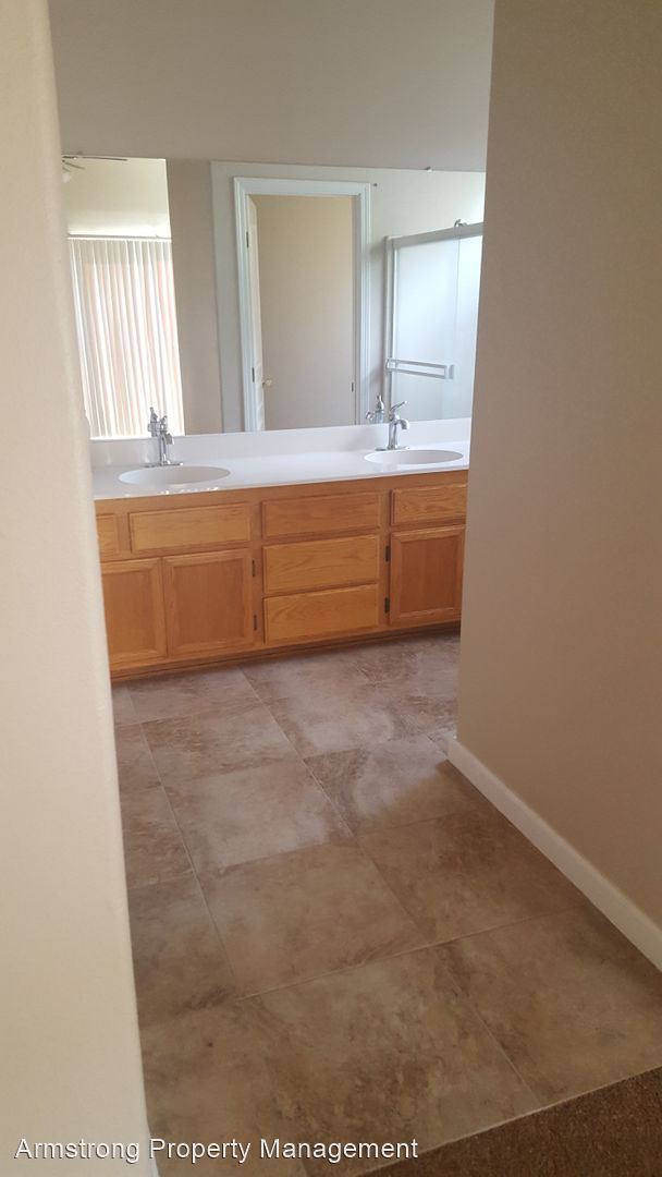 Foto del edificio - 3 br, 2 bath House - 1545 E. Sunnyside Avenue