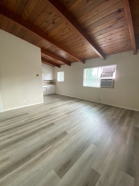 Primary Photo - 942 E Ave
