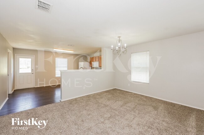 Foto del edificio - 6417 Meadow Way Ln