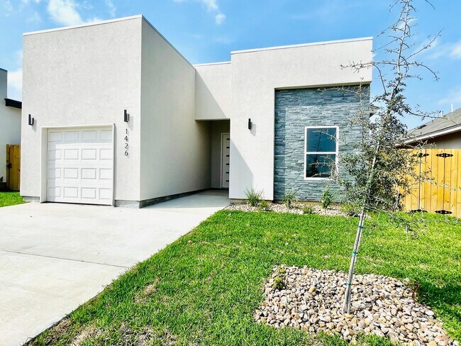 Building Photo - 1426 Los Estribos Dr