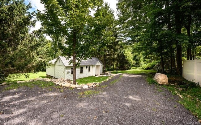 Building Photo - 12 Red Brook Rd