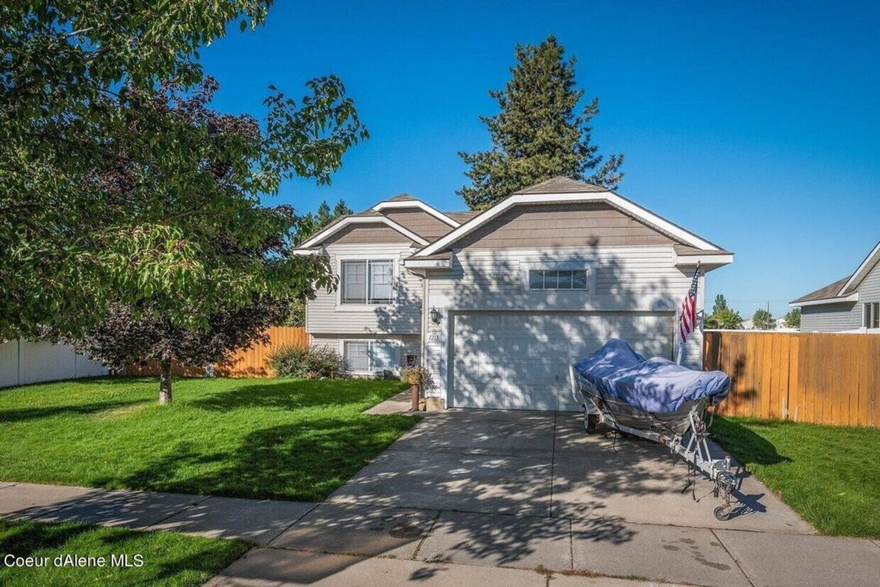 Primary Photo - 5 Bedroom in Sunshine Meadows