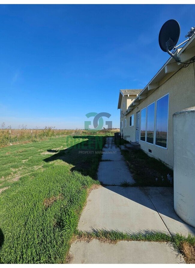 Foto del edificio - Modern 3 Bedroom 2 Bath Ranchette in Crows...