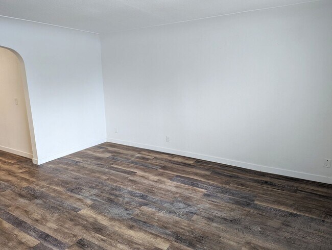Building Photo - Newly Updated 2-Bed 2-Bath Apartment in Gr...