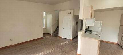 Building Photo - 451 N 7th E