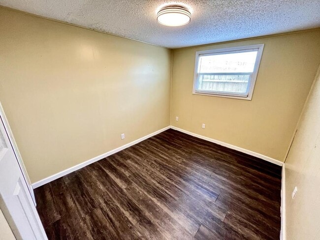 Building Photo - 106 Lind St