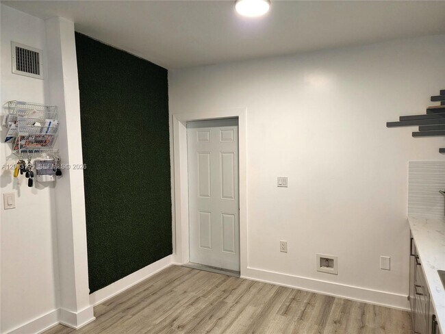 Foto del edificio - 3760 NW 197th St