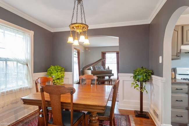 Foto del edificio - 2 br, 1 bath House - 2330 Downing Ave