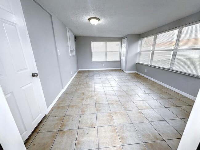 Building Photo - 8628 Velvet Dr