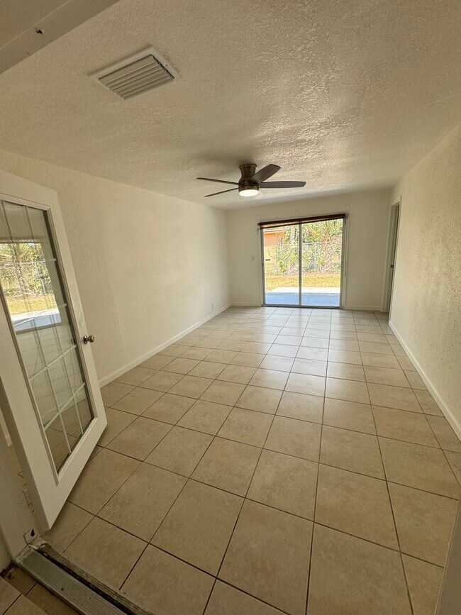 Foto del edificio - 5179 Pat Pl