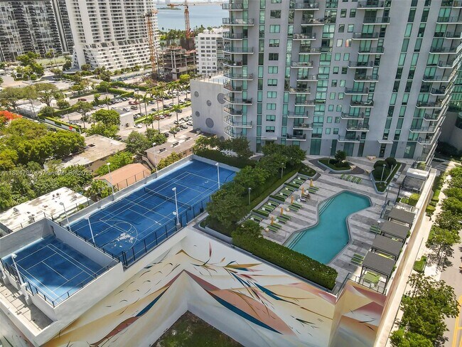 Foto del edificio - 501 NE 31st St