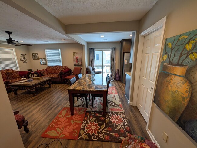 Foto del edificio - 2126 McGregor Ave