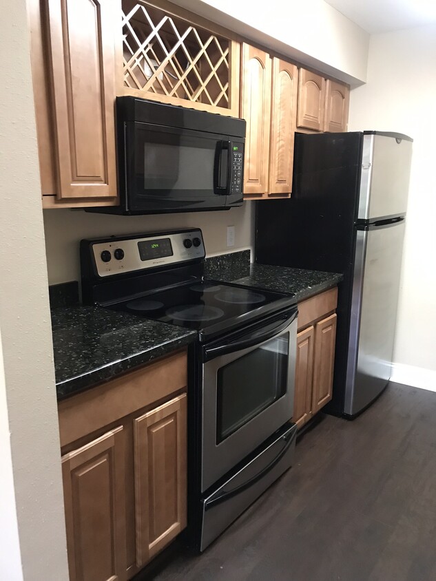 Photo - 2460 NW 33rd St (Oakland Park, FL)