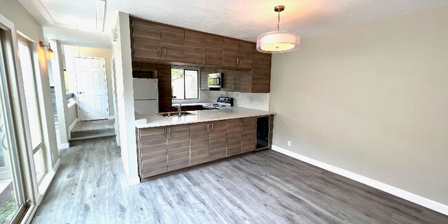 Building Photo - 511 Jones Pl