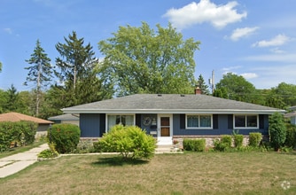 Building Photo - W147N8356 Manchester Dr