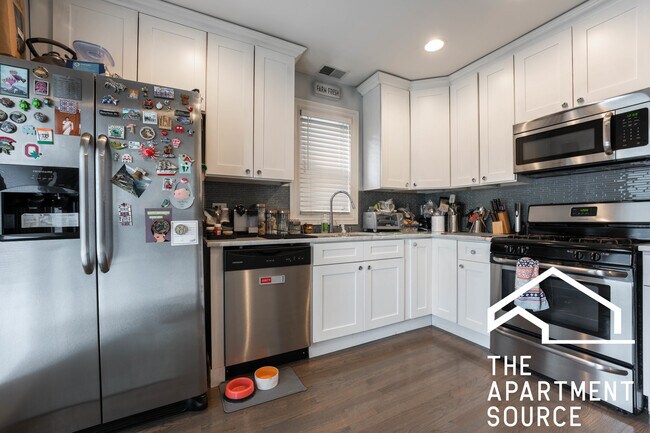 Foto del edificio - 2651 W Armitage Ave