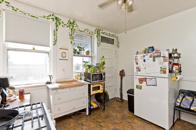 Building Photo - 5404 N Paulina St