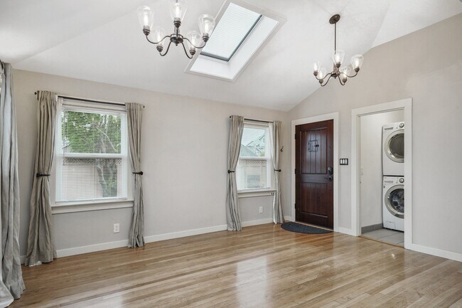 Building Photo - 1428 7th St