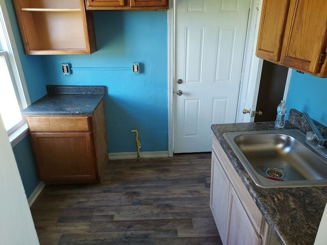 Foto del edificio - 1 br, 1 bath House - 815 Darr Ave