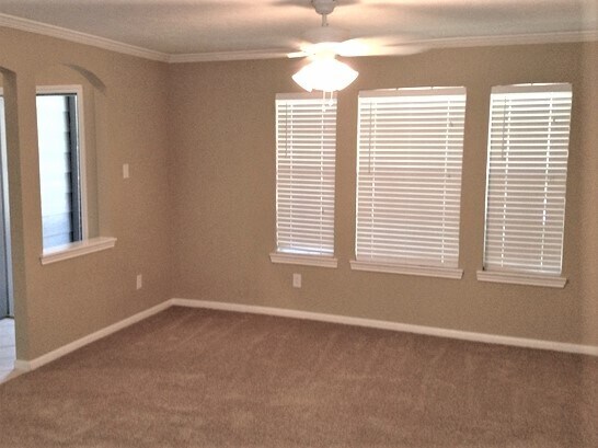 Foto del edificio - 15923 Mission Glen Dr