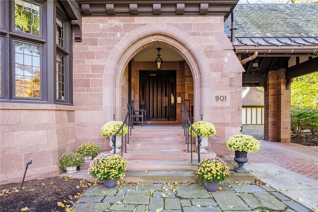 Foto del edificio - 901 East Ave