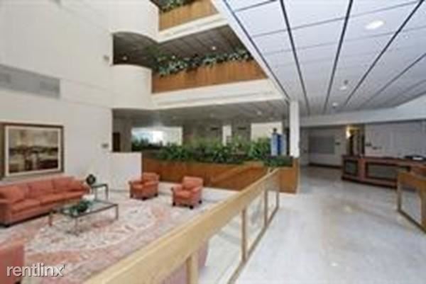 Building Photo - 1 br, 1.5 bath  - 210 Nahanton St