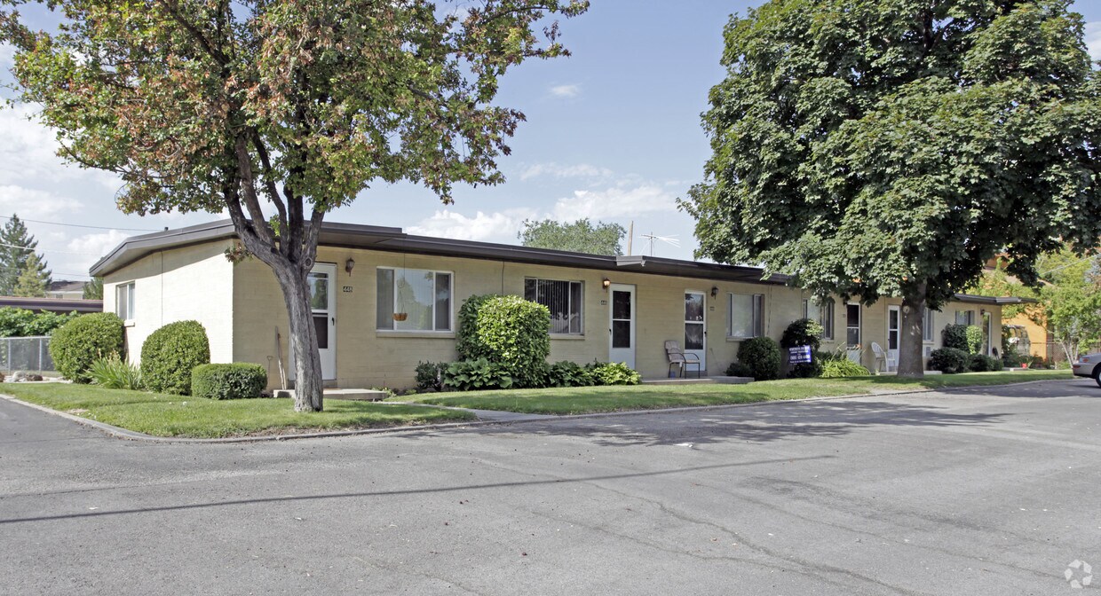 Primary Photo - 438-448 Scott Ave