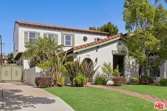 Building Photo - 120 S Poinsettia Pl