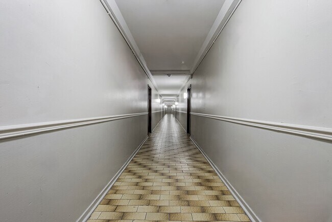 Photo du bâtiment - 390 Dawes Road