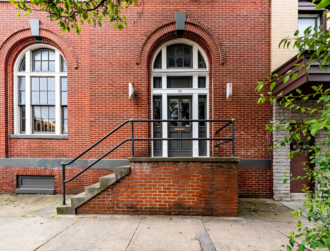 Primary Photo - 43 E Fort Ave