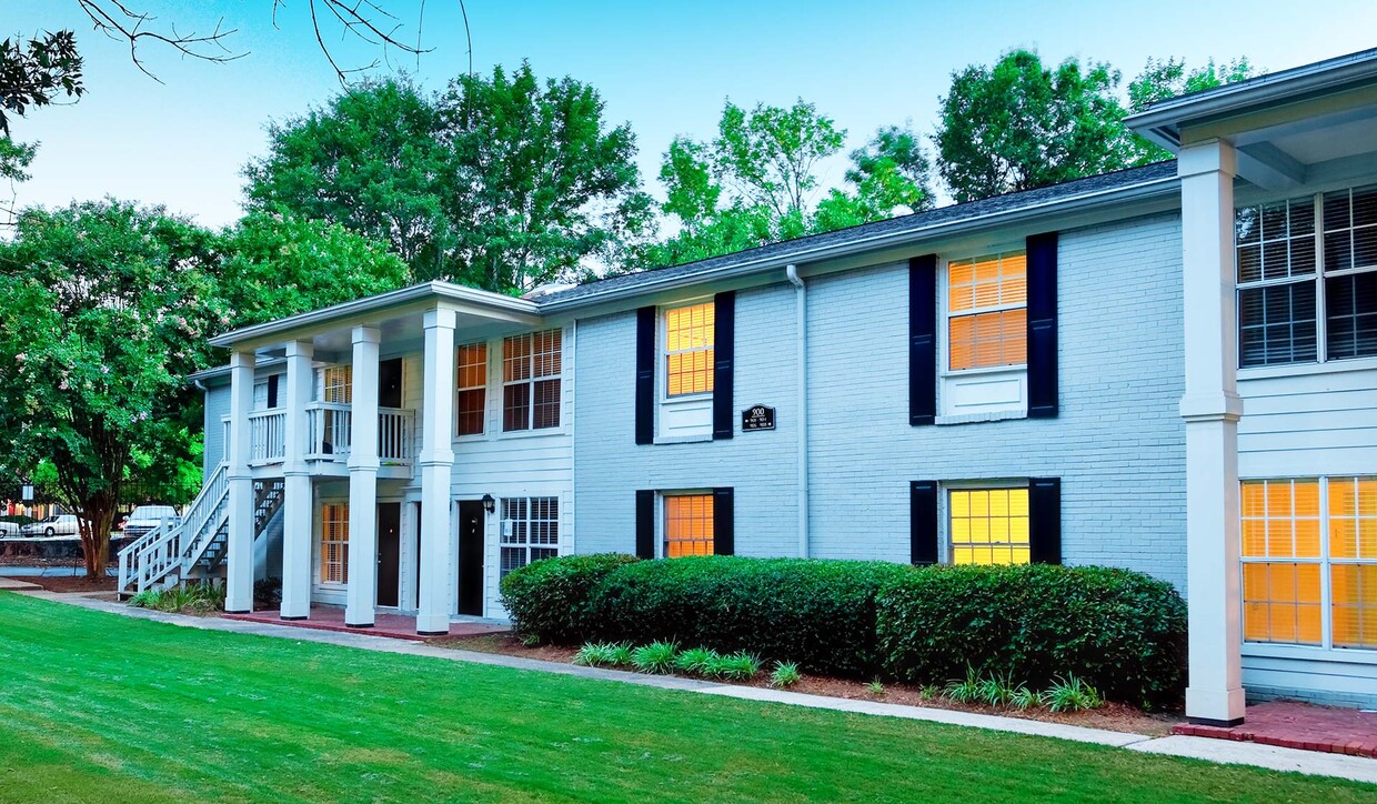 ¡Venga a recorrer su hogar! - Peachtree Park Apartments