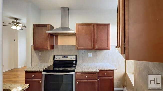 Foto del edificio - PROSPECT PLACE / Renovated 1-Bedroom Apart...