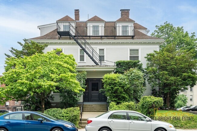 Foto del edificio - 126 Englewood Ave