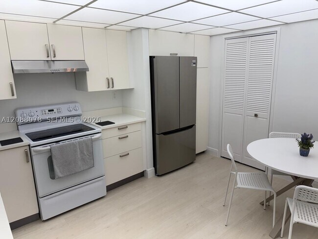 Building Photo - 251 Crandon Blvd
