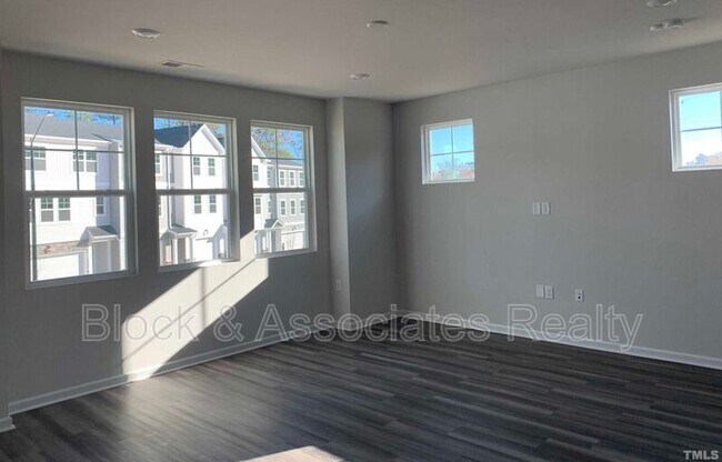Building Photo - 1033 Shoreside Dr
