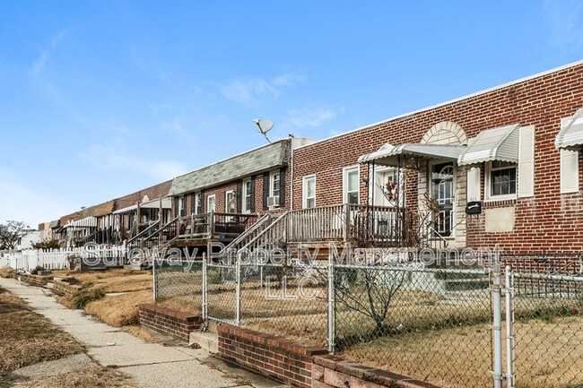 Building Photo - 915 W Browning Rd