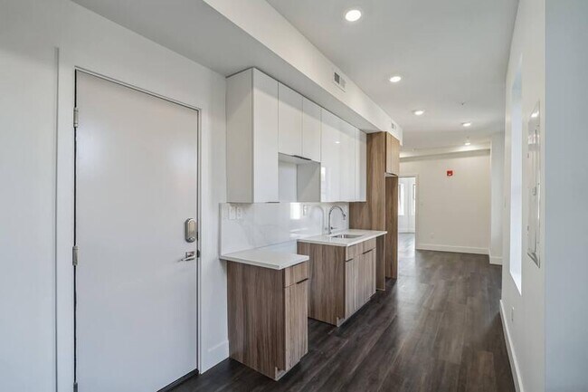 Foto del edificio - 5053 Ludlow St