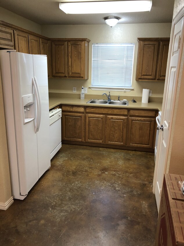 Kitchen with new fridge and dishwasher - 811 Kaufman St